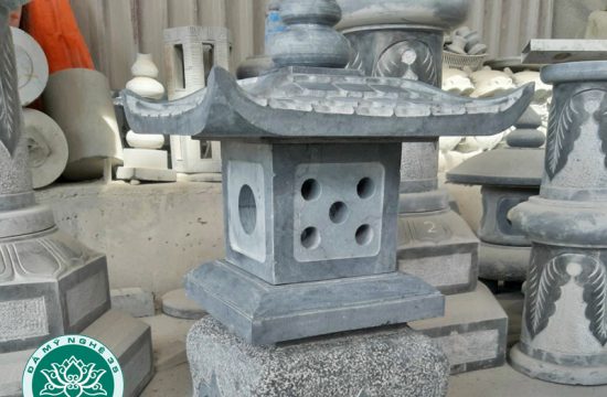 Cách đặt đèn đá đúng vị trí phong thủy tại nhà thờ họ, lăng mộ 1 3+ công dụng của đèn đá ít người biết