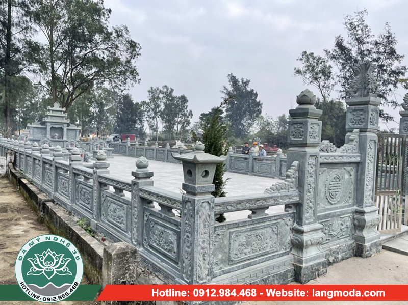 Khu lăng mộ đá xanh rêu 33